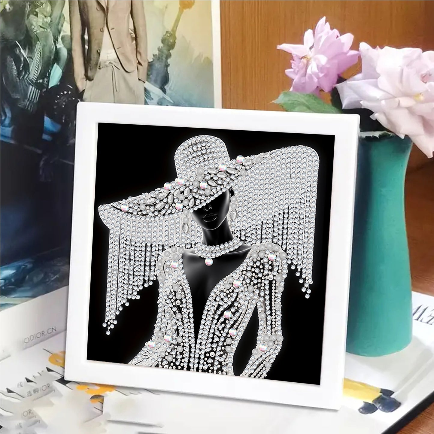 Elegant Woman - Special Shaped Drill Diamond Painting 15*15CM