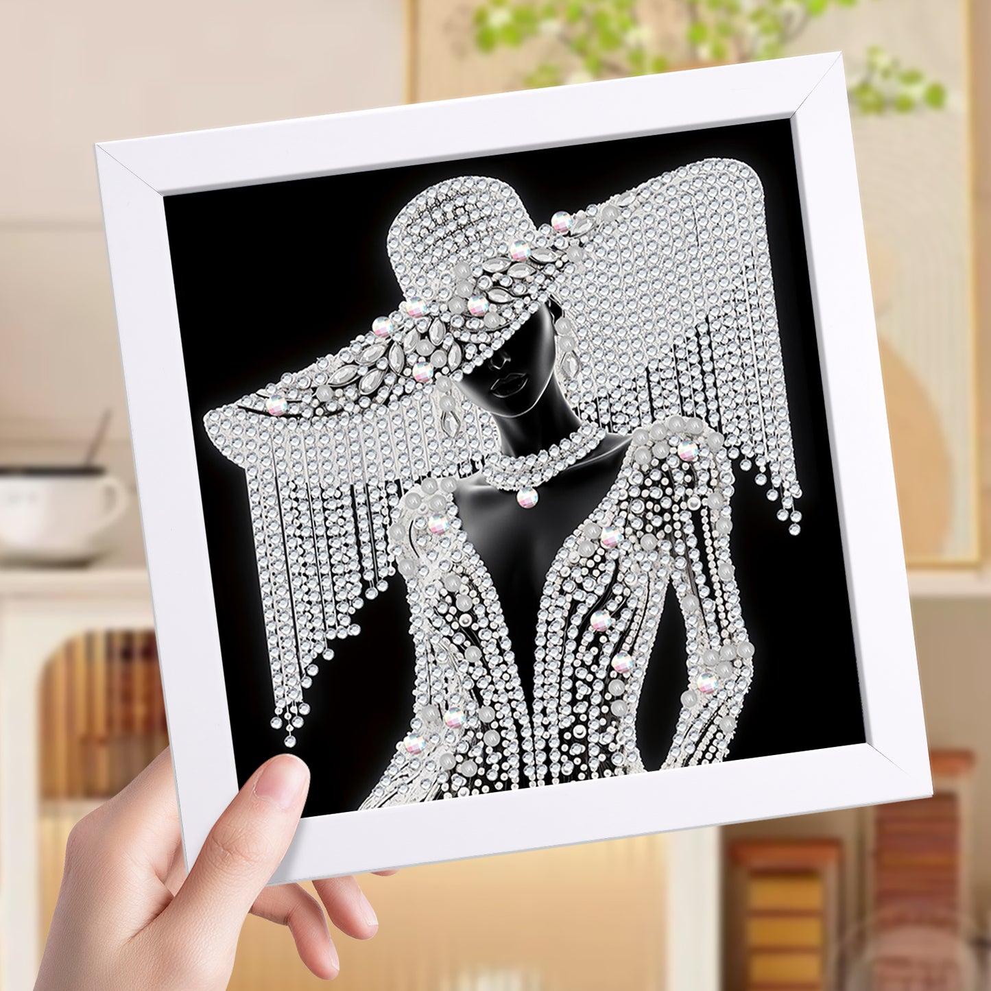 Elegant Woman - Special Shaped Drill Diamond Painting 15*15CM