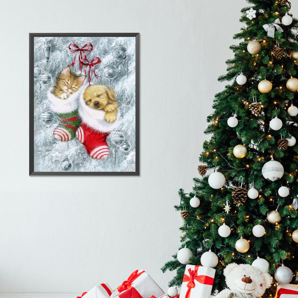 Kittens And Puppies In Christmas Stockings - Full Round Drill Diamond Painting 30*40CM