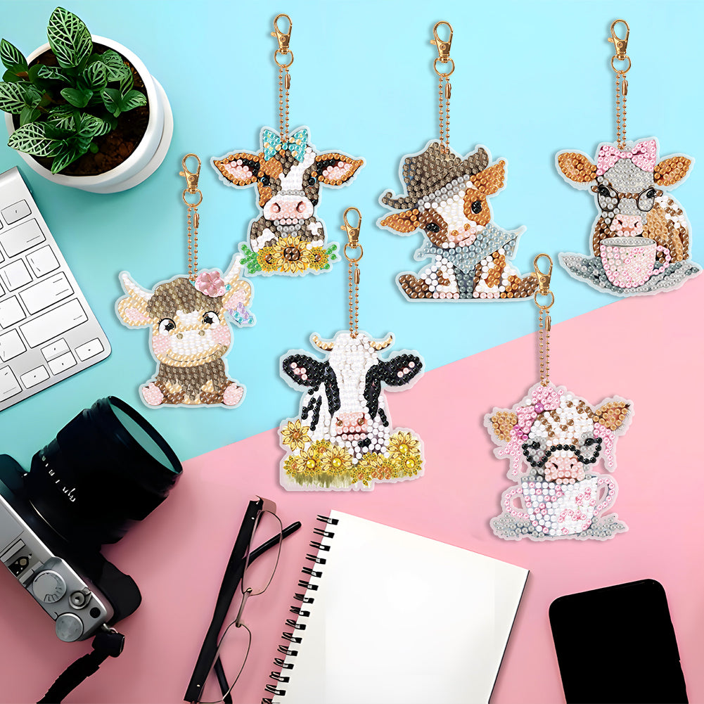 6PCS Double Sided Round Diamond Painting Art Keychain Pendant (Each Busy Cow)