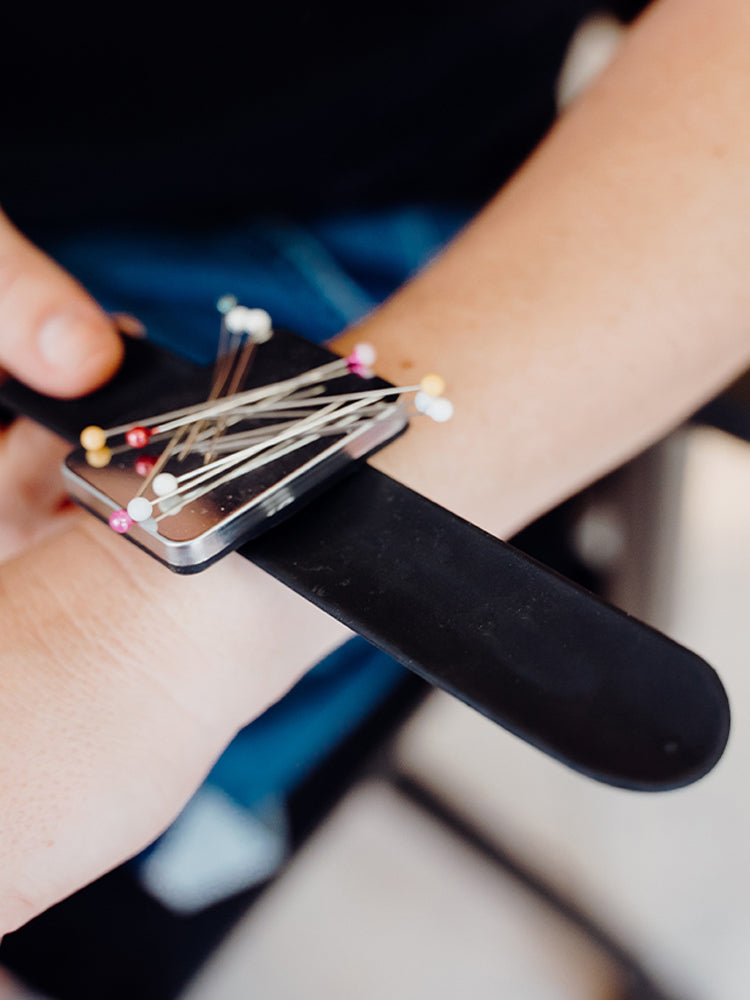 Magnetic Pin Cushion Holder with Wristband Pin Cushion Holder Wrist Band (Black)