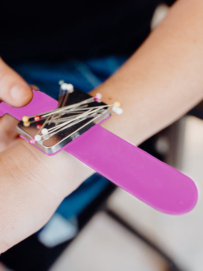 Magnetic Pin Cushion Holder with Wristband Pin Cushion Holder Wrist Band (Pink)