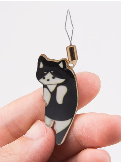 Cute Cat Magnetic Needle Holder Threader Household Magnetic Pin Holder (Black)