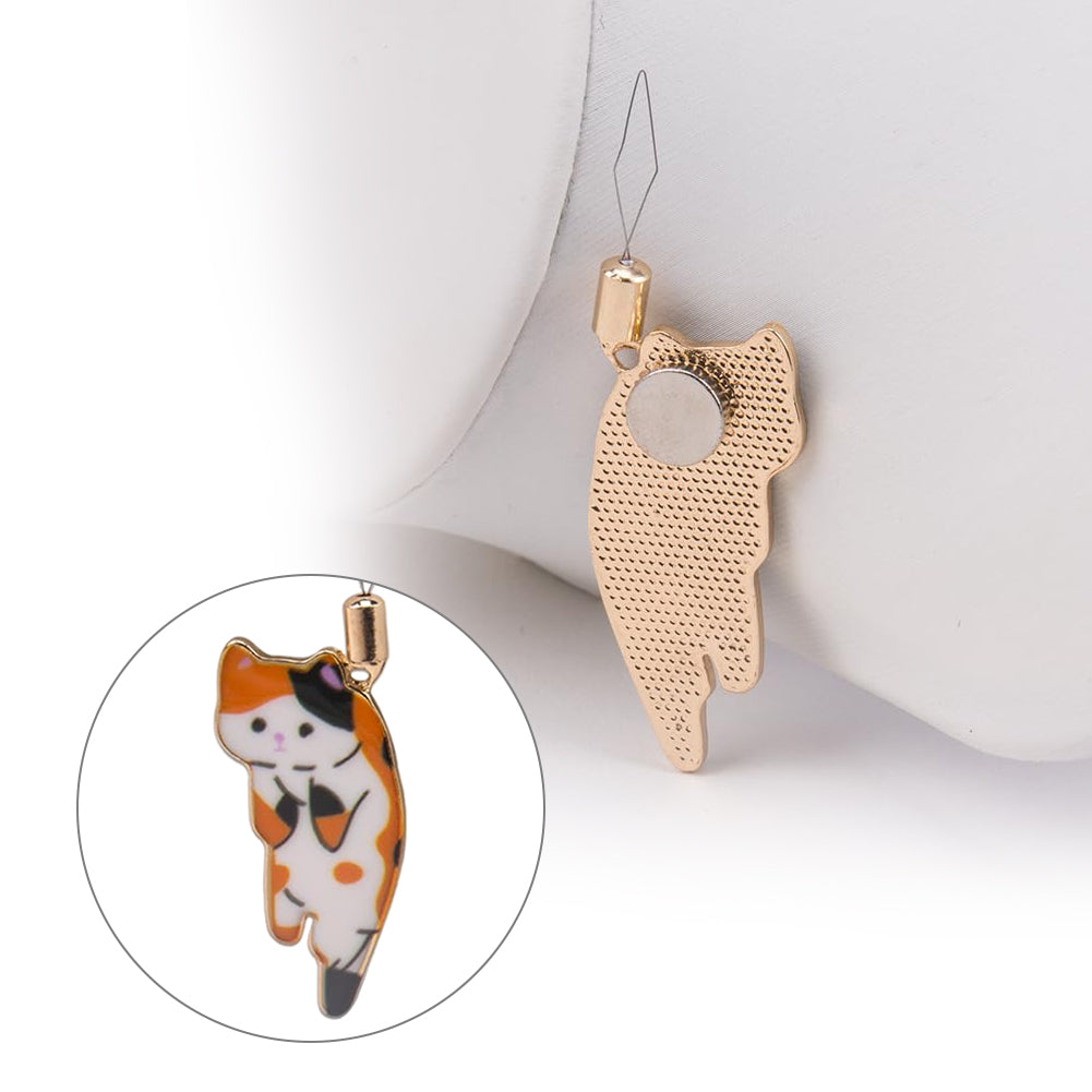 Cute Cat Magnetic Needle Holder Threader Household Magnetic Pin Holder (Orange)