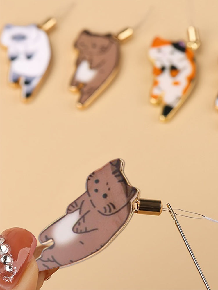 Cute Cat Magnetic Needle Holder Threader Household Magnetic Pin Holder (Brown)