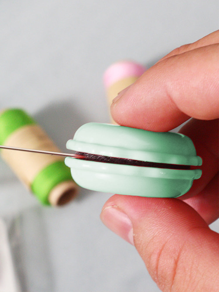 Macaron Magnetic Needle Holder Household DIY Sewing Simple Pin Holder (Green)