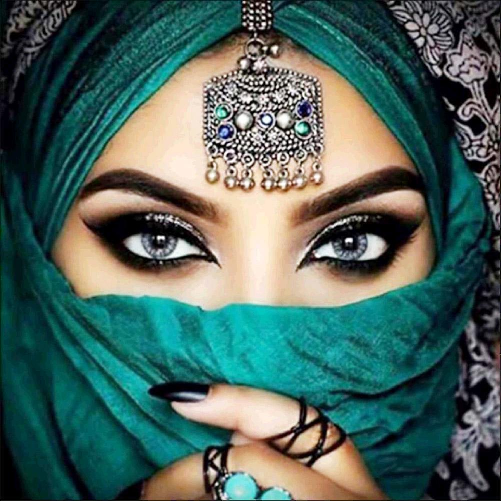 Masked Beauty - Full Round Drill Diamond Painting 30*30CM