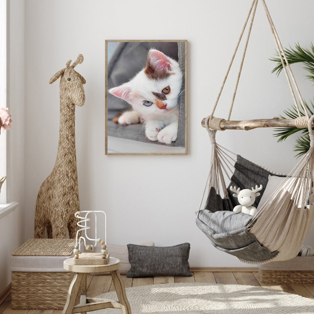 Shy Kitten - Full Round Drill Diamond Painting 30*40CM