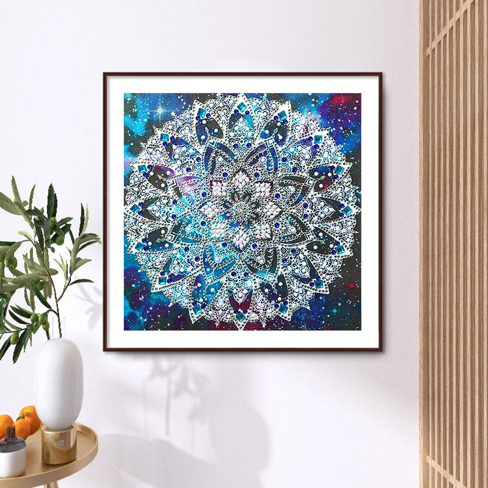 Datura - Special Shaped Drill Diamond Painting 30*30CM