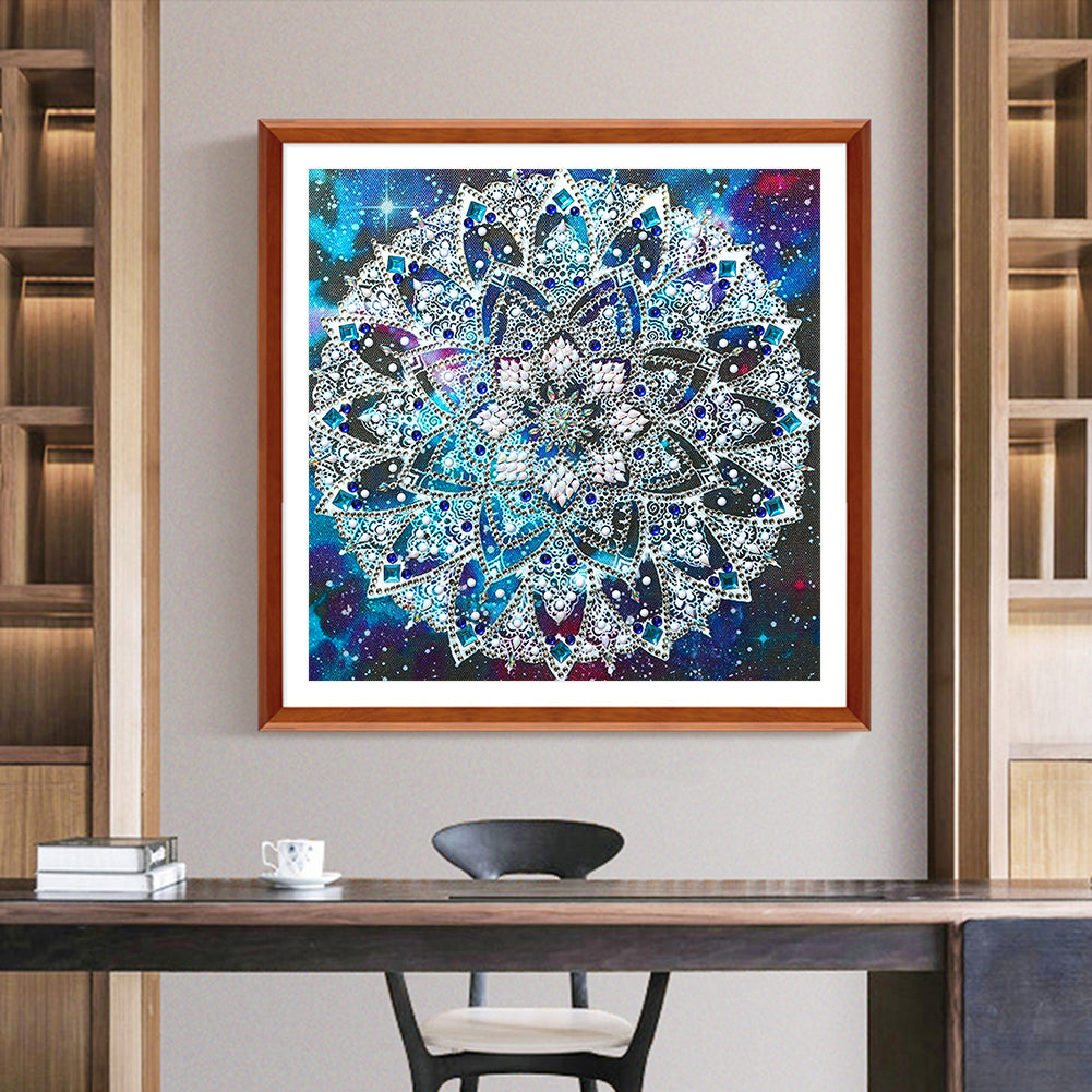 Datura - Special Shaped Drill Diamond Painting 30*30CM